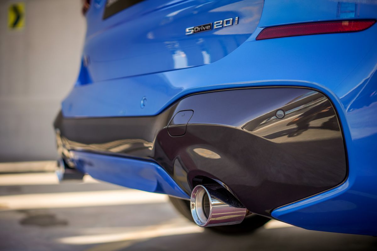 twin tailgate BMW